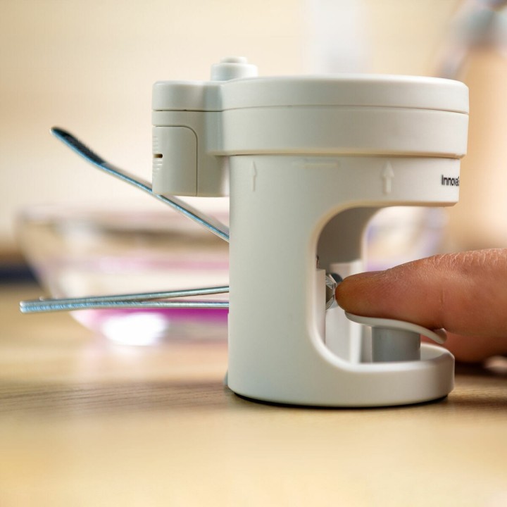 Coupe ongles avec Lumière LED, Loupe et Lime Clail InnovaGoods